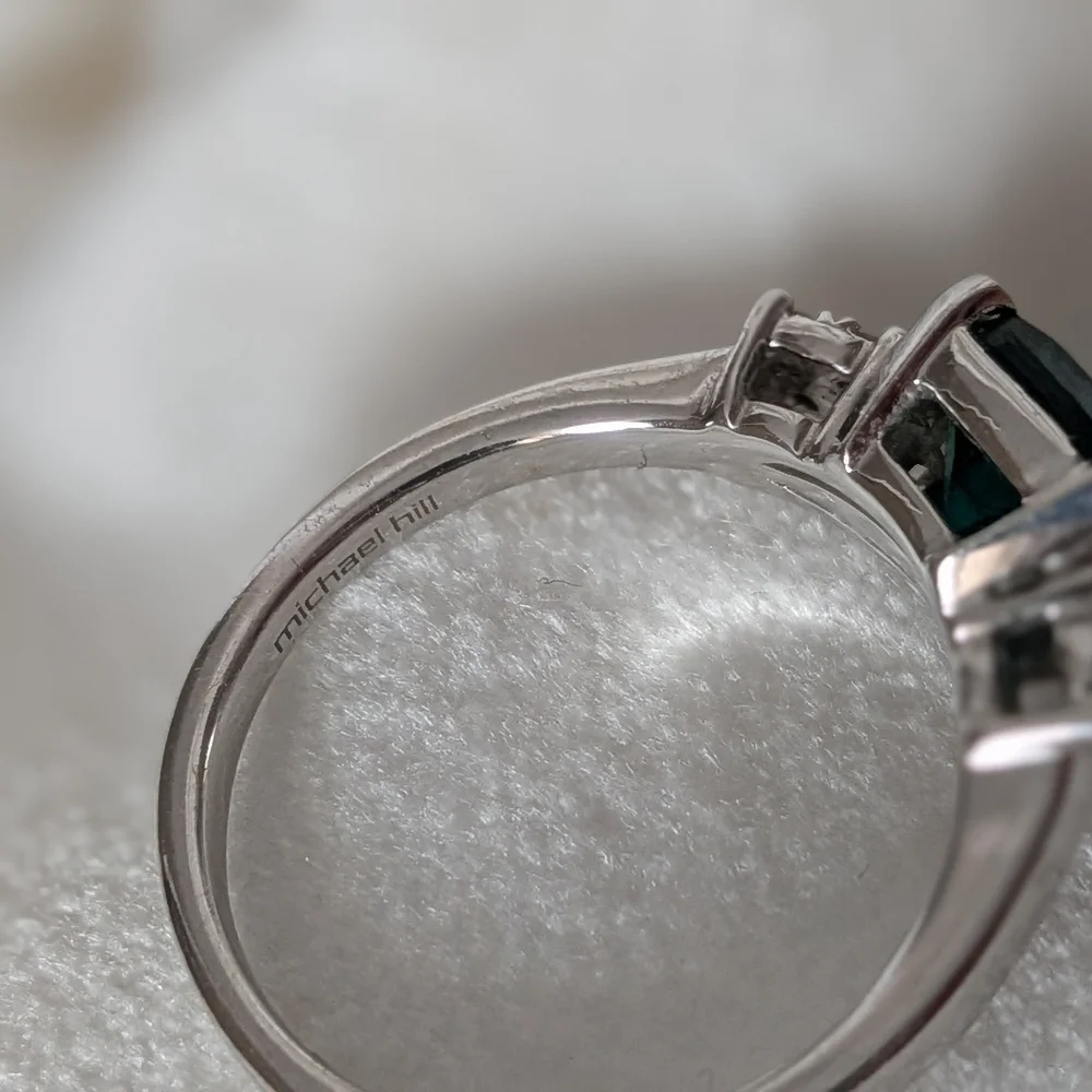 Emerald And Diamond White Gold Ring - Picture 3 of 13